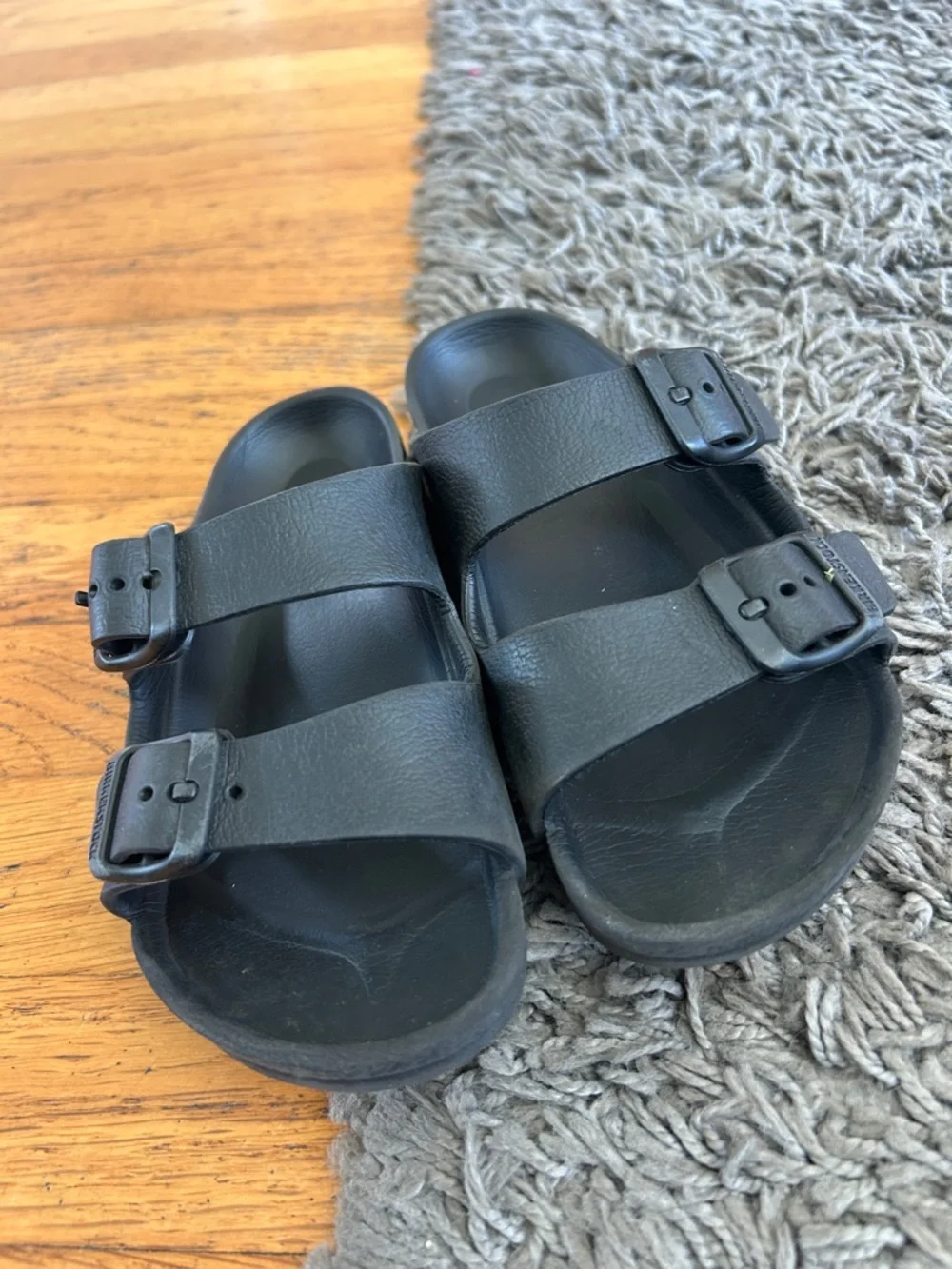 Kids Birckenstock Black Buckle Slide Sandals Size 12
